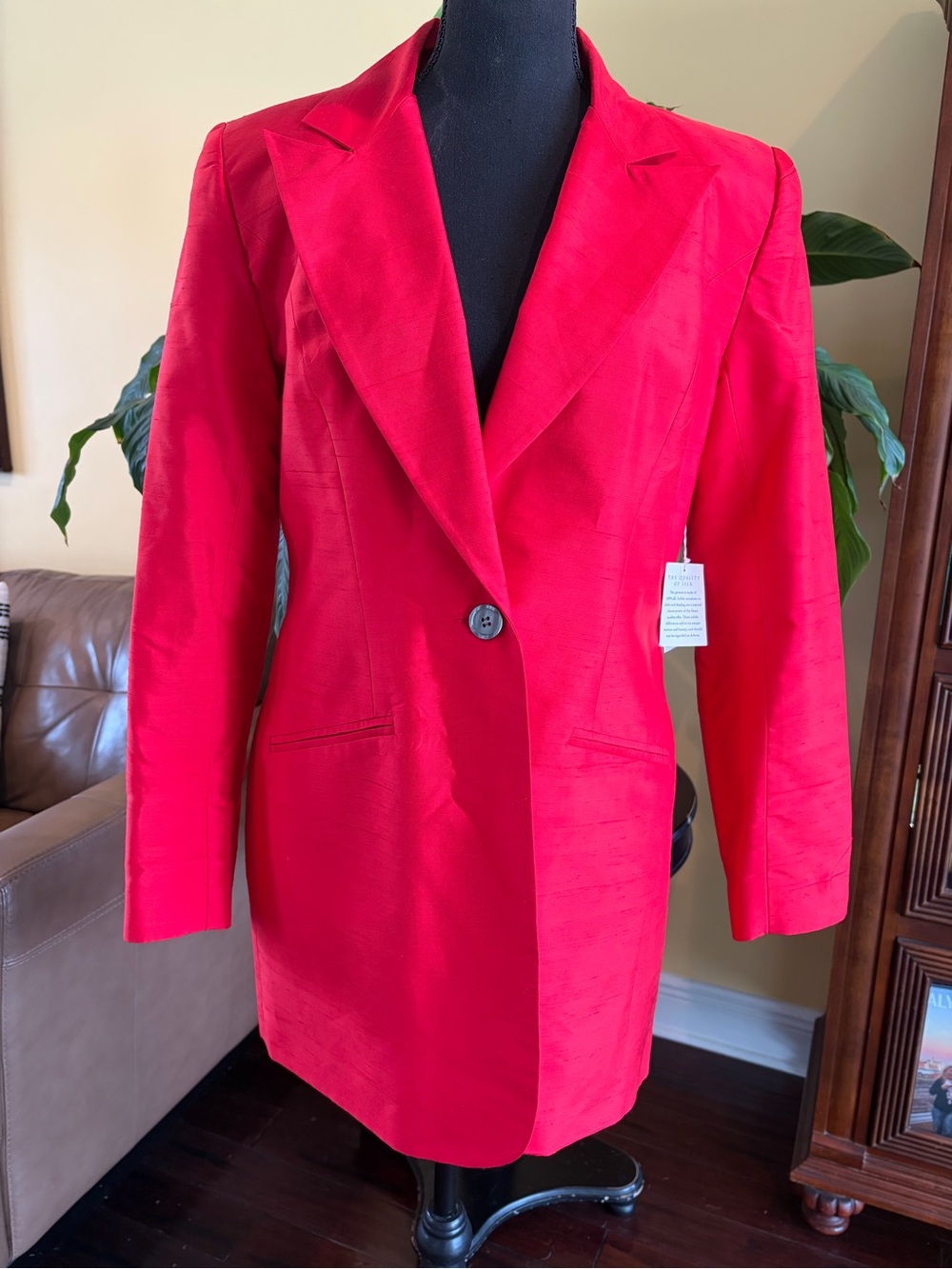 Stunning NWT vintage Hugo Buscati vibrant red silk blazer - Size 12